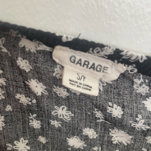 🎉 3/$10 - Patterned Romper 🦋 - Picture 2 of 2